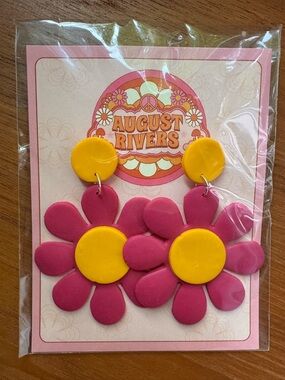 August Rivers 60s flower earrings NEW!!!